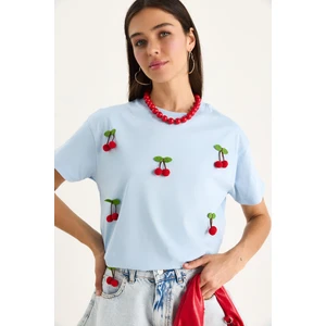 Kadın Kısa Kollu Kiraz Aksesuarlı T-Shirt