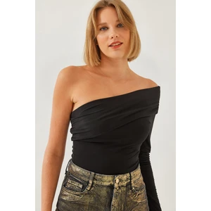 Kadın Madonna Yaka Tek Kollu Bluz