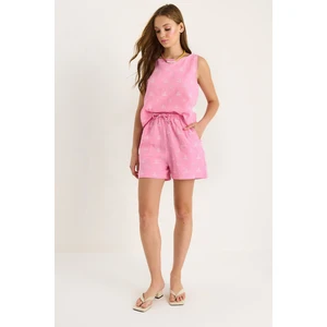 Kadın Kalın Askılı Bluz Beli Lastikli Cep Dataylı Şort Kendinden Çiçek Nakışlı Müslin Takım