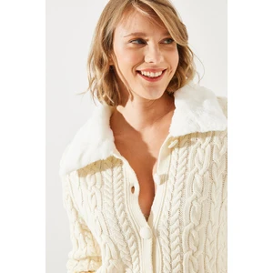 Kadın Saç Örgülü Yakası Kürklü Triko Hırka