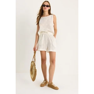 Kadın Kalın Askılı Bluz Beli Lastikli Cep Dataylı Şort Kendinden Çiçek Nakışlı Müslin Takım