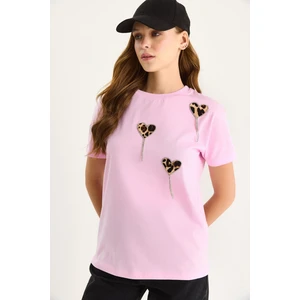 Kadın Leopar ve Taş Detaylı Kalpli Kısa Kollu T-Shirt