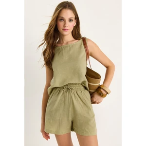 Kadın Kalın Askılı Bluz Beli Lastikli Cep Dataylı Şort Kendinden Çiçek Nakışlı Müslin Takım