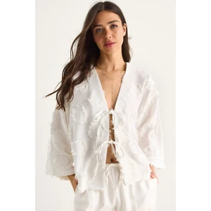 Kadın Önü Bağlamalı Kendinden Nakışlı Püsküllü Salaş Kimono -