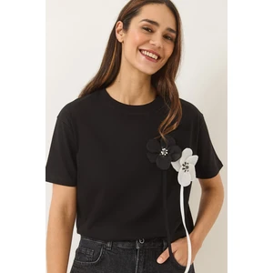 Kadın Aksesuarlı Kısa Kollu Pamuklu T-Shirt