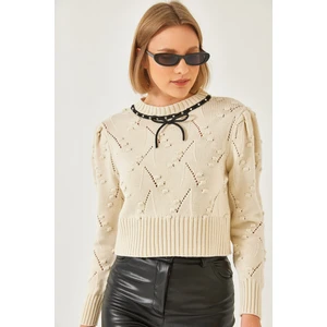 Kadın Yakası Boncuklu Fiyonklu Triko Kazak