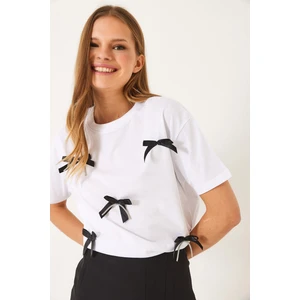 Kadın Saten Kurdela Aksesuarlı Taş Detaylı T-Shirt