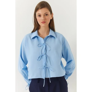 Ön ve Kol Bağlama Detaylı Crop Gömlek