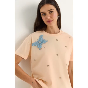 Kadın Kelebek Aksesuarlı Taş Işlemeli Kısa Kollu T-Shirt