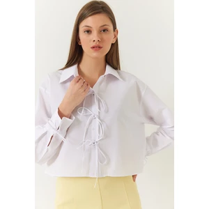 Ön ve Kol Bağlama Detaylı Crop Gömlek