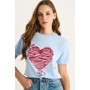 Kadın Pamuklu Kısa Kollu Bisiklet Yaka Kalp Nakışlı T-Shirt