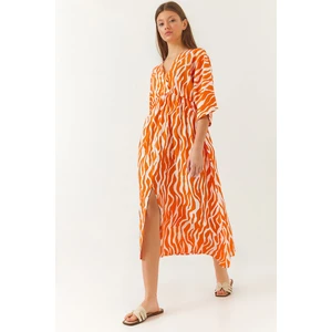 Kadın Kruvaze V Yaka Önden Yırtmaç Detaylı Desenli Elbise