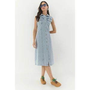 Kadın Belden Oturan Cepleri Kapaklı Sıfır Kollu Düğmeli Denim Elbise
