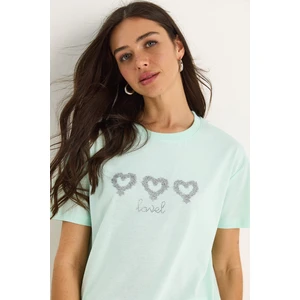 Kadın Taşlı Kalp Aksesuarlı Normal Kalıp Pamuklu T-Shirt