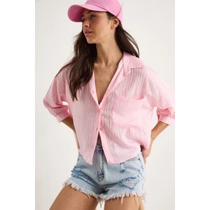 Kadın Kendinden Çizgili Yarım Kollu Tek Cep Detaylı Gömlek