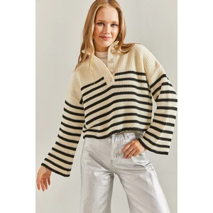 Kadın Yakası Düğmeli Çizgili Triko Kazak