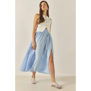 Kadın Yüksek Bel Kloş Kesim Yırtmaçlı Etek