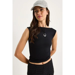 Kadın Kayık Yaka Tek Tarafı Büzgülü Basic Bluz