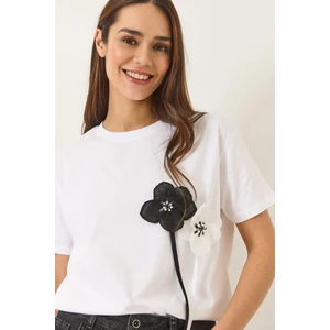 Kadın Aksesuarlı Kısa Kollu Pamuklu T-Shirt