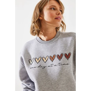 Kadın Üç Iplik Şardonlu Renkli Kalp Baskılı Sweatshirt Mbhs