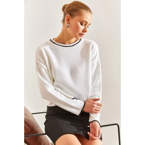 Kadın Yaka ve Ucu Çizgili Triko Kazak