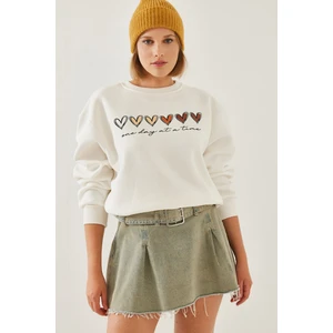 Kadın Üç Iplik Şardonlu Renkli Kalp Baskılı Sweatshirt Mbhs