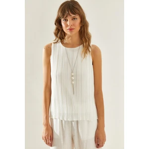 Kadın Piliseli Metal Kolye Aksesuarlı Astarlı Kalın Askılı Bluz