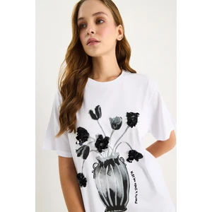 Kadın Bisiklet Yaka Kısa Kollu Çiçek Baskılı Pul Detaylı T-Shirt