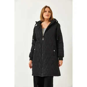 Kadın Kapişonlu Kapitone Mont