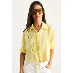 Kadın Bağlama Detaylı Kolları Büzgülü Müslin Crop Gömlek