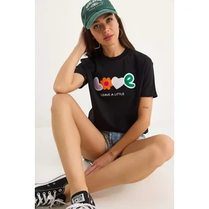 Kadın Love Aksesuarlı Normal Kalıp Pamuklu T-Shirt