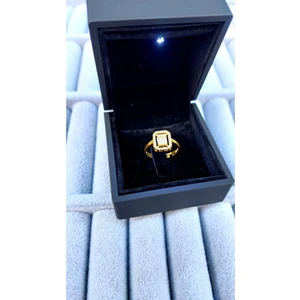 925 Ayar Gümüş Işıklı Kutuda Pırlanta Montürlü Ayarlanabilir Baget Yüzük