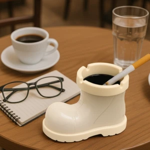 Bot Tasarımlı Kokusuz Küllük