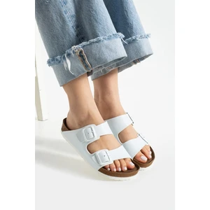 Fuga Comfort Beyaz Unisex Tokalı Terlik – Ortopedik, Hafif, Kaymaz Taban