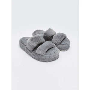 Peluş Kırmızı Aşk Kalpli Kadın Ev Terliği Rahat ve Şık Kışlık Hafif  Kaymaz