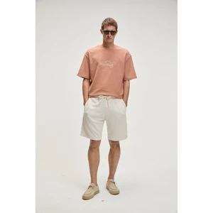 Malyes Erkek Beli Lastikli Kordonlu Yanda Çift Arkada Tek Cepli Relaxed Fit Krem Şort & Bermuda