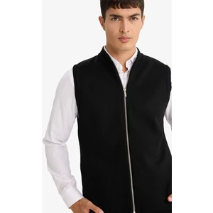 Standart Fit Dik Yaka Fermuarlı Triko Yelek