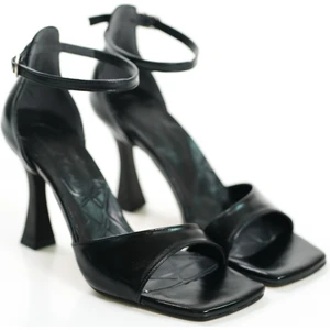 Ünal Özer Kadın Bilekten Bağlı Yüksek Topuklu Klasik Ayakkabı UN001-0312Y