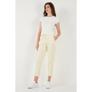 Pamuklu Normal Bel Regular Fit Düz Paça Pantolon Bayan Pantolon 668YP42282S4