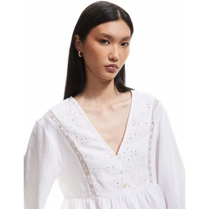 Pamuklu Bol Kalıp Nakış Detaylı V Yaka Fistolu Müslin Bluz