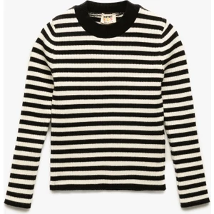 Uzun Kollu Bisiklet Yaka Çizgili Triko Kazak