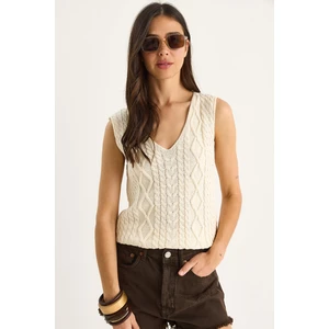 Kadın V Yaka Örme Detay Triko Askılı Bluz