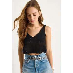 Kadın Ajurlu Askılı Crop Triko Bluz