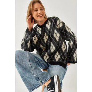 Kadın Şardonlu Baklavalı Yırtmaçlı Triko Kazak