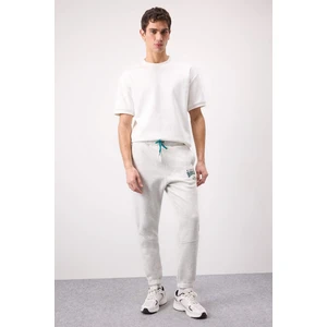 DeFactoFit NBA Milwaukee Bucks Kalın Jogger Eşofman Altı Standart Fit Beli Bağcıklı Cepli D6701AX25SP