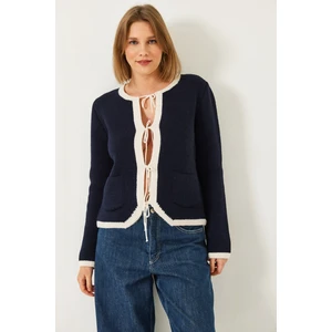 Kadın Önden Bağcıklı Hırka