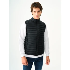 LF2033222 Yelek Erkek Dik Yaka Polyester Materyal Normal Kalıp Şık Tasarım