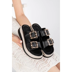 Çift Bantlı Tokalı Terlik