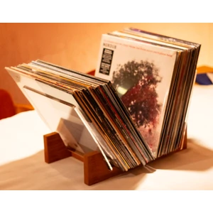 Ahşap Plak Standı – 50 Plak Kapasiteli, Akrilik Yan Panelli,