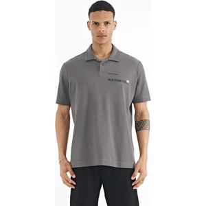 Tommy Life Koyu Gri Yazı Baskılı Standart Form Polo Yaka Erkek T-shirt - 88236